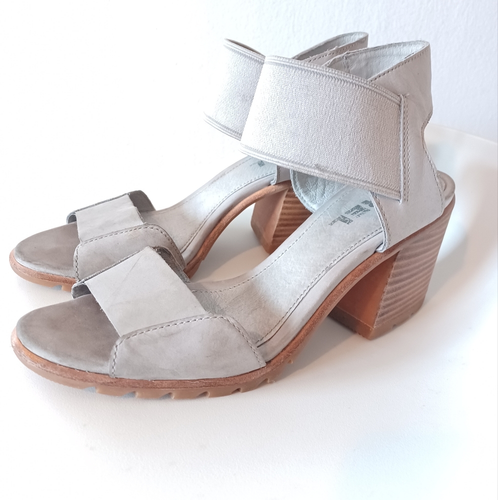 Sorel Leather Heels For Women Size 9.5